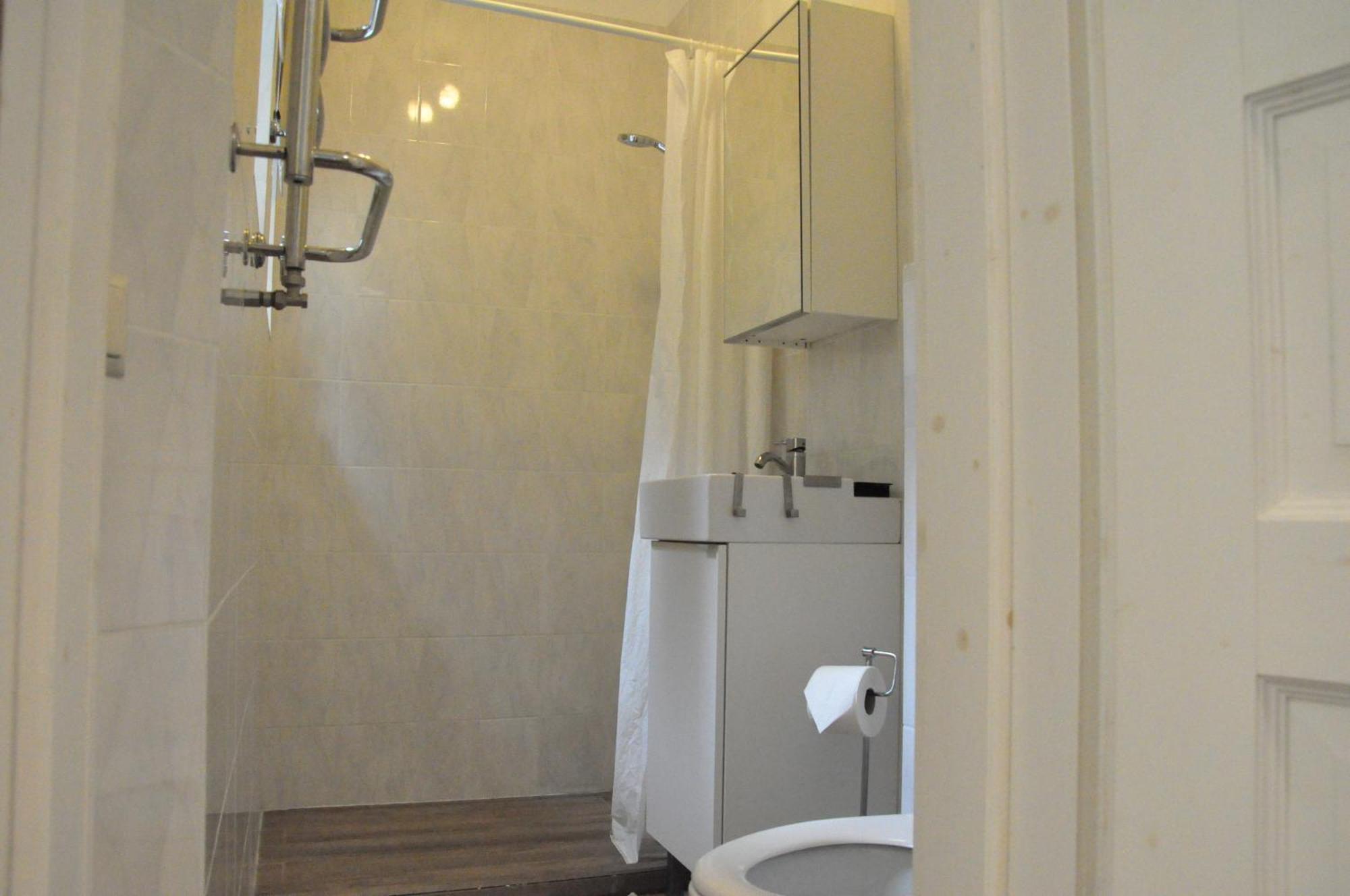 House Near To Schoenbrunn - Free Parking - 24-7 Check In - 8 Person Bécs Kültér fotó